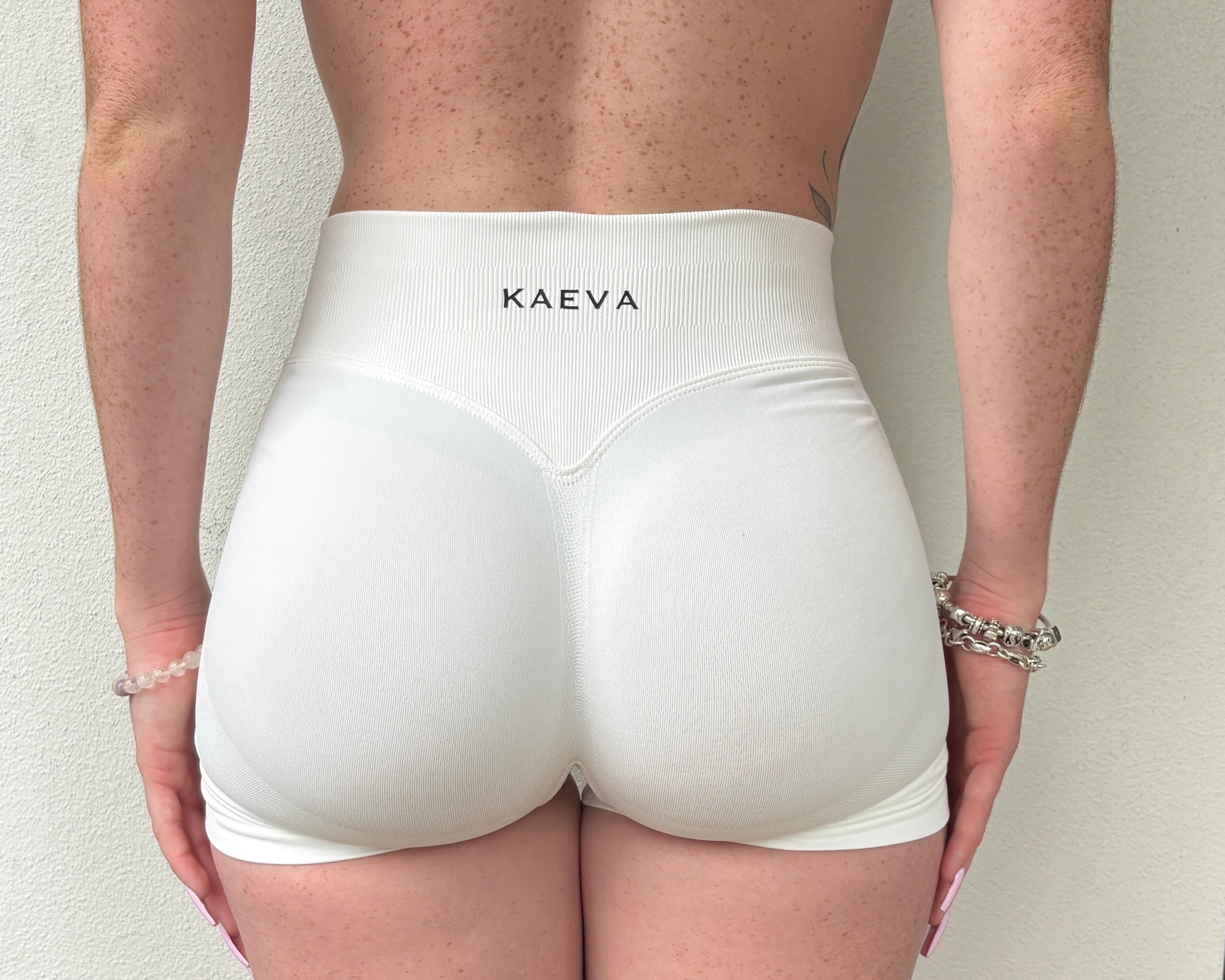 Scrunch Shorts - Cream