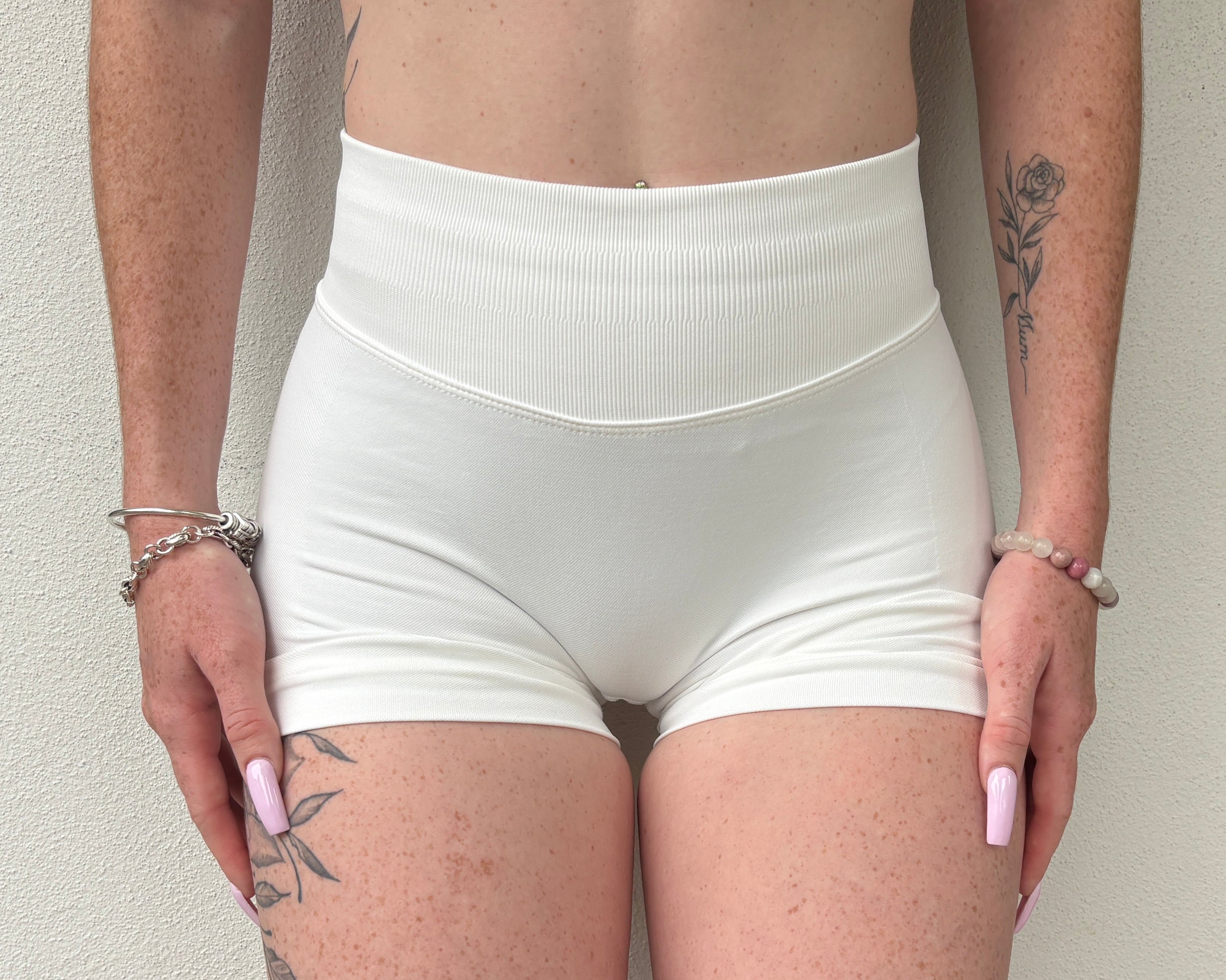 Scrunch Shorts - Cream